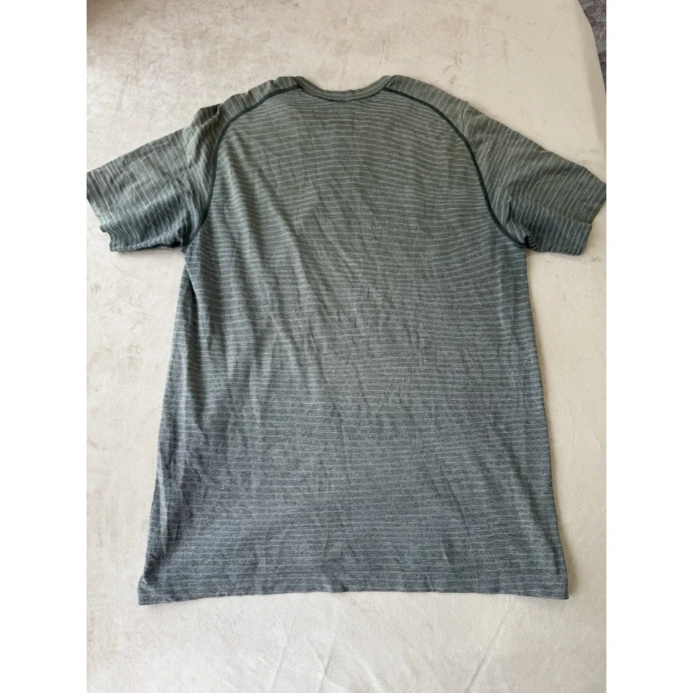 Lululemon Metal Vent Tech Performance Shirt Striped Top U3 Gray Ombre Men's Sz L
